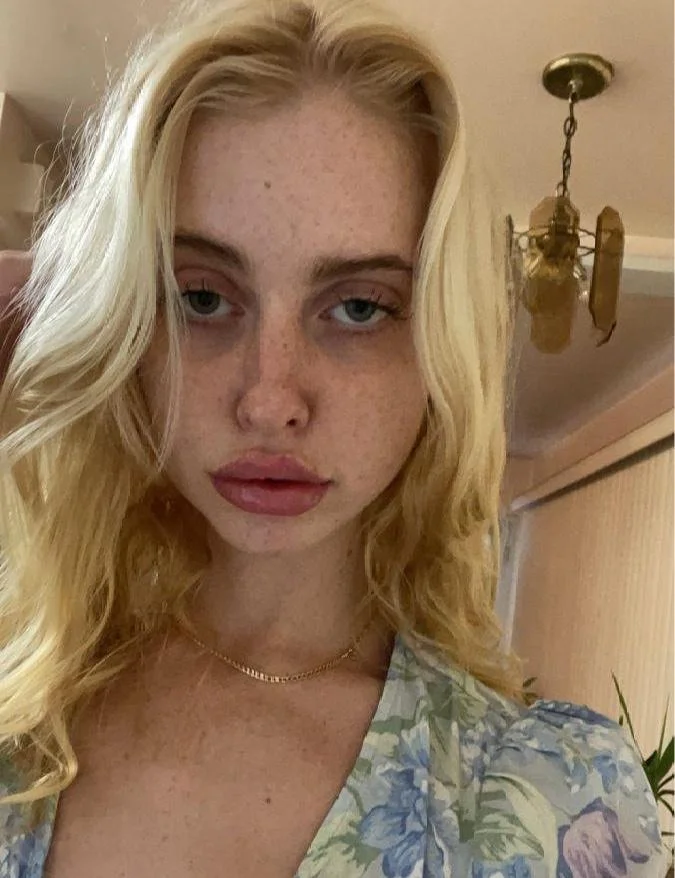 Pout Face: что за новый тренд у зумеров и как его повторить тренды, зумеры, селфи, Pout Face, выражение лица, мода
