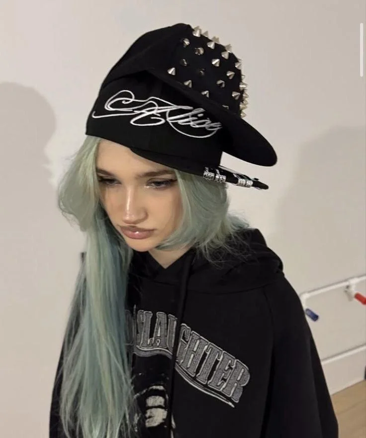 Pout Face: что за новый тренд у зумеров и как его повторить тренды, зумеры, селфи, Pout Face, выражение лица, мода