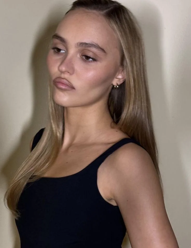Pout Face: что за новый тренд у зумеров и как его повторить тренды, зумеры, селфи, Pout Face, выражение лица, мода