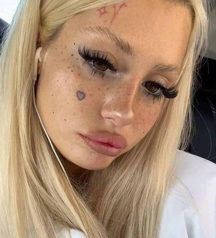 Pout Face: что за новый тренд у зумеров и как его повторить тренды, зумеры, селфи, Pout Face, выражение лица, мода