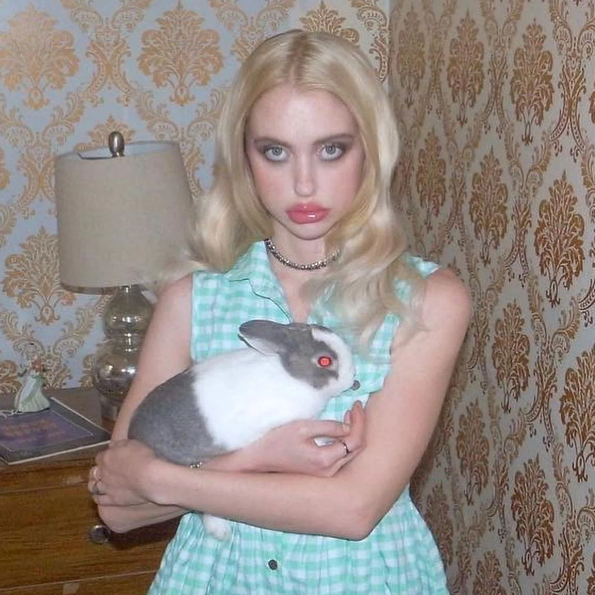 Pout Face: что за новый тренд у зумеров и как его повторить тренды, зумеры, селфи, Pout Face, выражение лица, мода