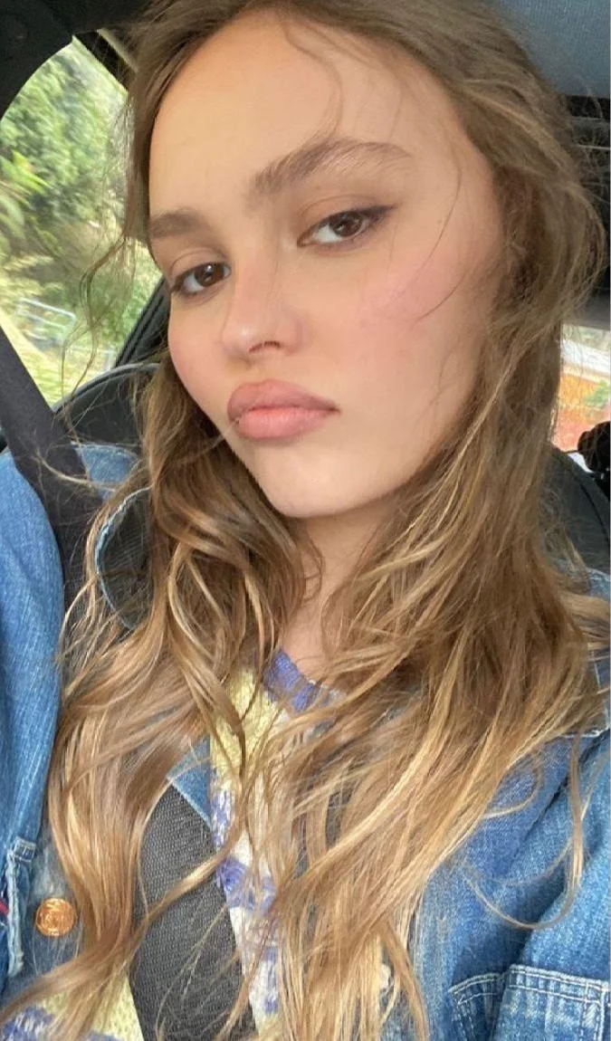 Pout Face: что за новый тренд у зумеров и как его повторить тренды, зумеры, селфи, Pout Face, выражение лица, мода
