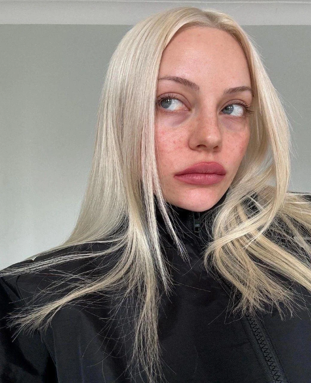 Pout Face: что за новый тренд у зумеров и как его повторить тренды, зумеры, селфи, Pout Face, выражение лица, мода