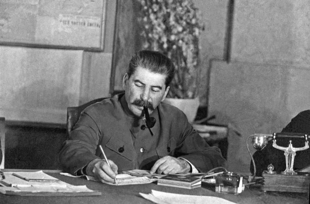 8 покушений на Сталина: как вождь уходил от смерти 8 покушений на Сталина: как вождь уходил от смерти Сталин, история, покушения, СССР, заговоры