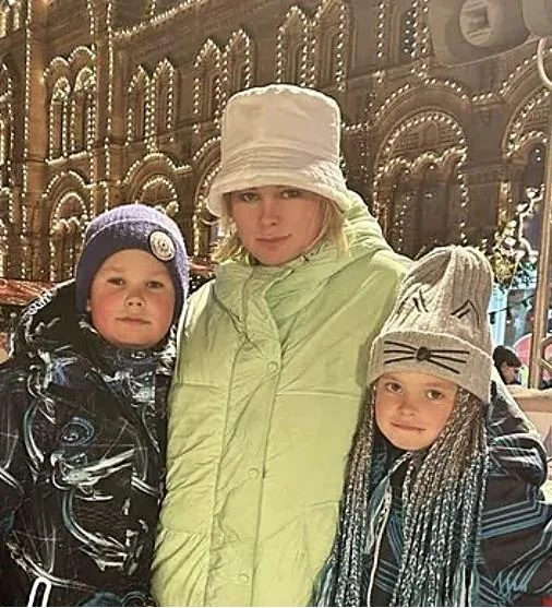 Как изменилась жизнь звезды «Доярки из Хацапетовки» после рехаба Как изменилась жизнь звезды «Доярки из Хацапетовки» после рехаба Евгения Осипова, алкоголь, рехаб, шоу, звезды