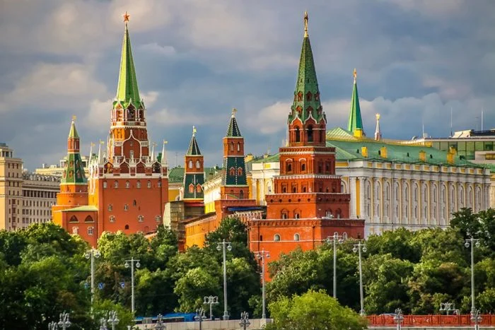 Рубиновые гиганты: почему кремлевские звезды вращаются Рубиновые гиганты: почему кремлевские звезды вращаются Кремль, звезды, инженерия, архитектура, Москва, история, факты