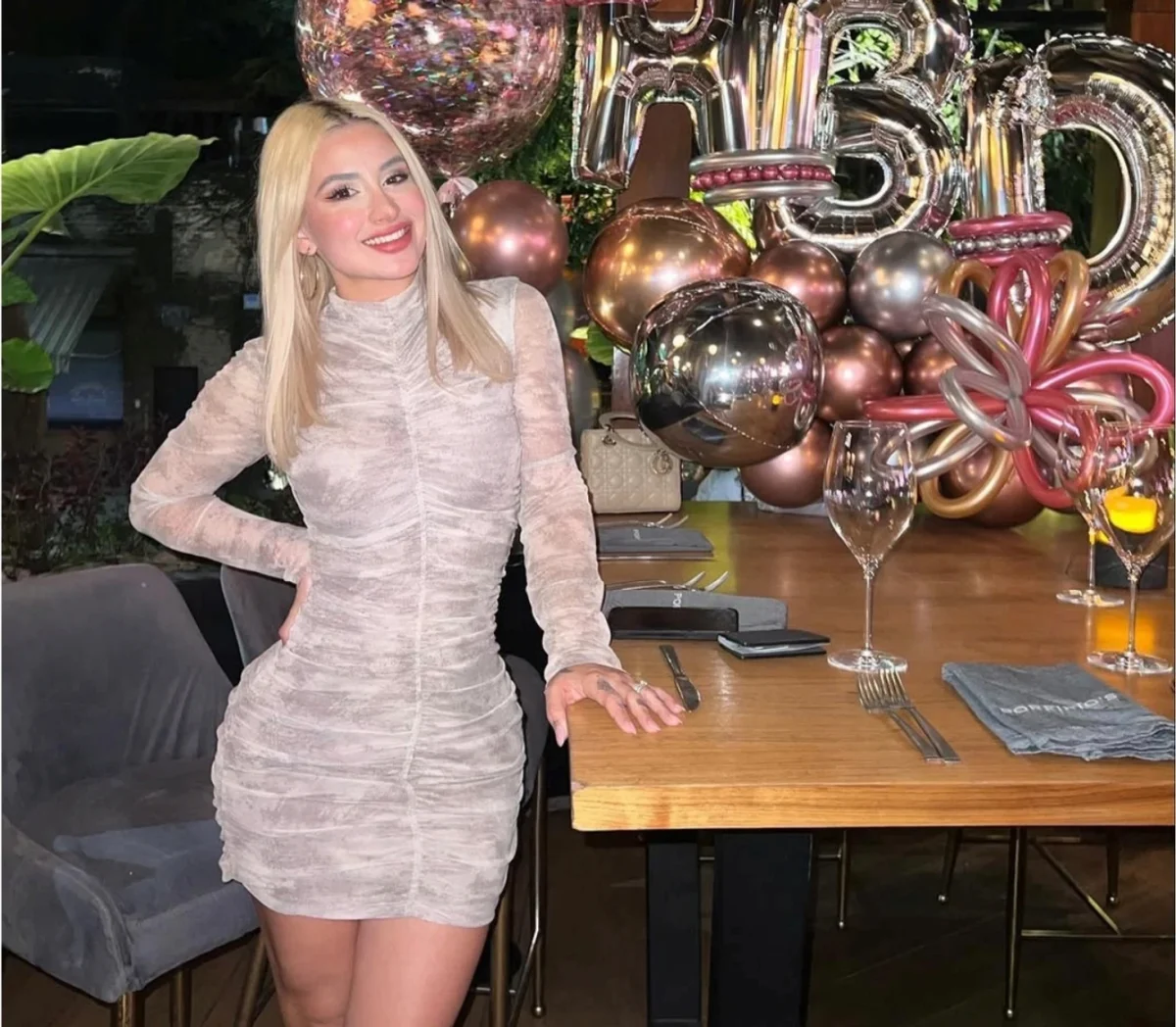 Жена Хулиана Киньонеса: фитнес, путешествия и жизнь после гола на ЧМ-2026 Жена Хулиана Киньонеса: фитнес, путешествия и жизнь после гола на ЧМ-2026 хулиан киньонес, ана габриэла, чм-2026, футбол, жена футболиста, спорт, мексика