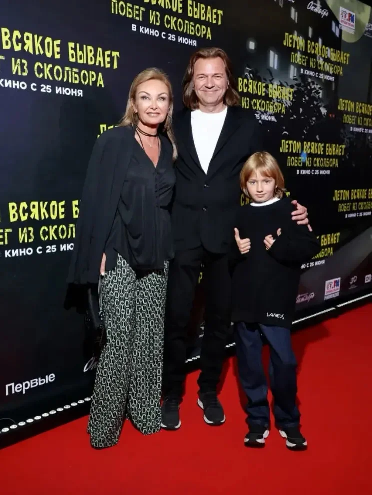 Семейный выход в свет: кто привёл детей на премьеру «Летом всякое бывает» Премьера, Звёзды, Дети, Кино, Москва, Светская хроника