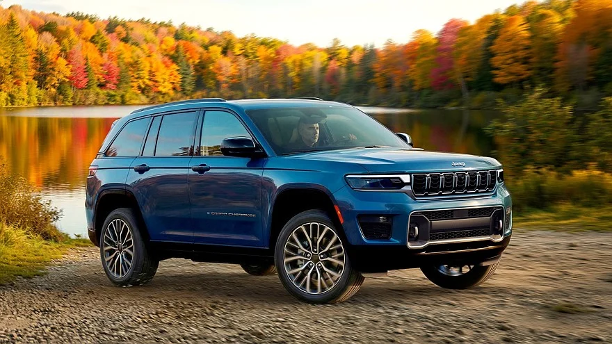 Старые песни о главном: Jeep вернул внедорожные версии Grand Cherokee Jeep, Grand Cherokee, Trailhawk, Overland, внедорожник, Hurricane, Stellantis, новинка