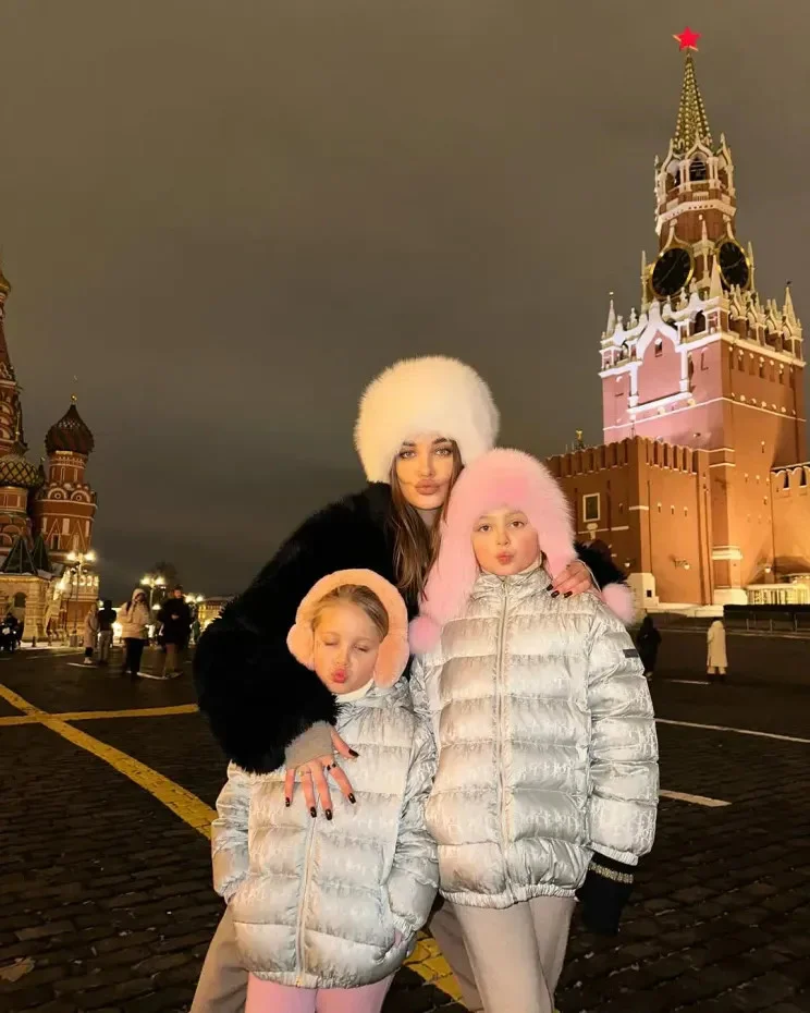 Мама в кадре: Дарья Коновалова показала, как выросли её дочери Дарья Коновалова, Борис Березовский, дети знаменитостей, семья, светская хроника