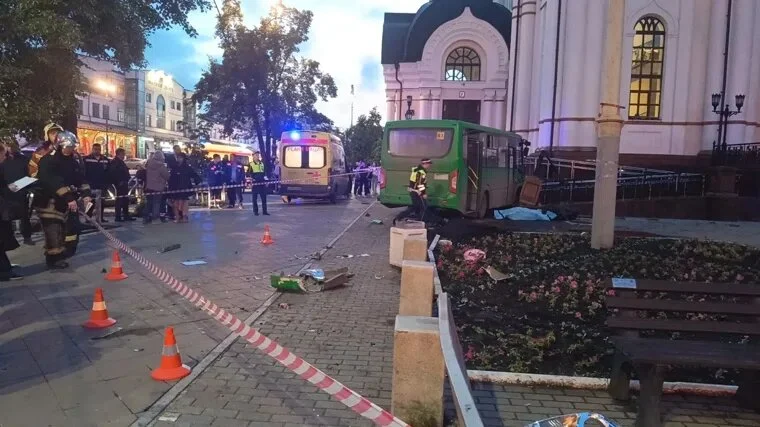 Четверо погибших у храма: водитель-мигрант и директор компании арестованы Четверо погибших у храма: водитель-мигрант и директор компании арестованы ДТП, Екатеринбург, мигранты, трагедия, авария, автобус, храм, пешеходы, гибель, суд, ксенофобия