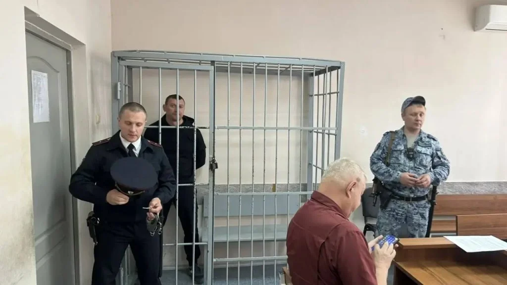 Четверо погибших у храма: водитель-мигрант и директор компании арестованы Четверо погибших у храма: водитель-мигрант и директор компании арестованы ДТП, Екатеринбург, мигранты, трагедия, авария, автобус, храм, пешеходы, гибель, суд, ксенофобия