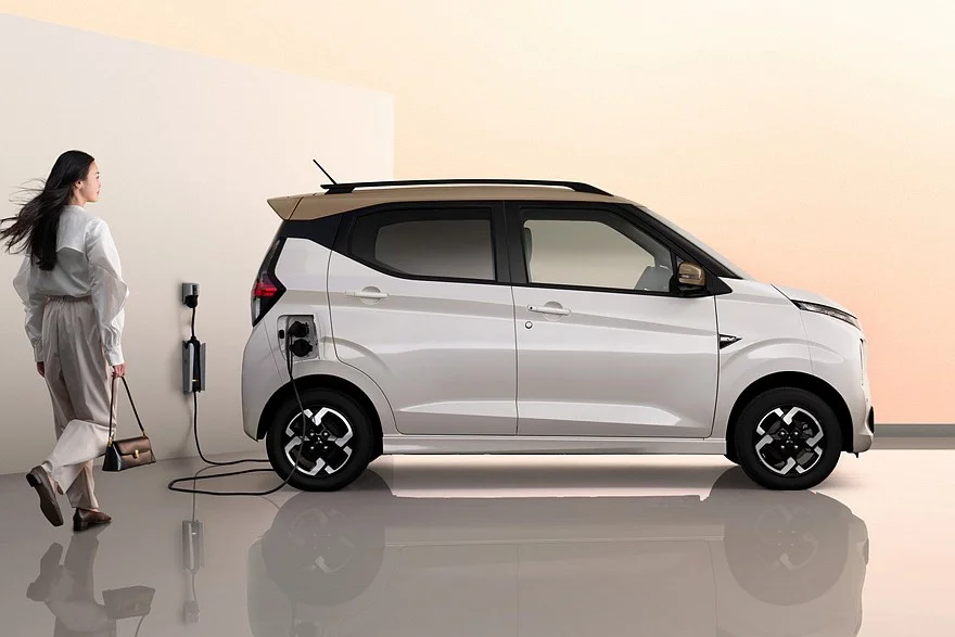 Mitsubishi eK X EV перестал быть псевдокроссовером: подробности рестайлинга Mitsubishi, eK X EV, электромобиль, кей-кар, рестайлинг, Япония, обзор