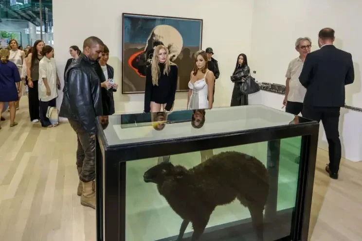 Канье и Бьянка зажгли на Art Basel: новые фото в откровенных нарядах Канье Уэст, Бьянка Цензори, Art Basel, знаменитости, мода, фото