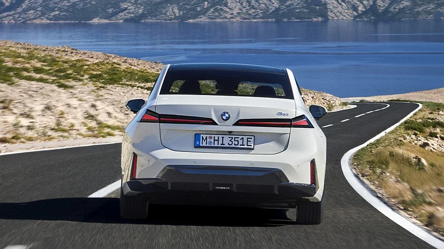 Электрический BMW i3 начали продавать в Европе: объявлены цены на новинку Электрический BMW i3 начали продавать в Европе: объявлены цены на новинку BMW, i3, электромобиль, седан, новинка, авто