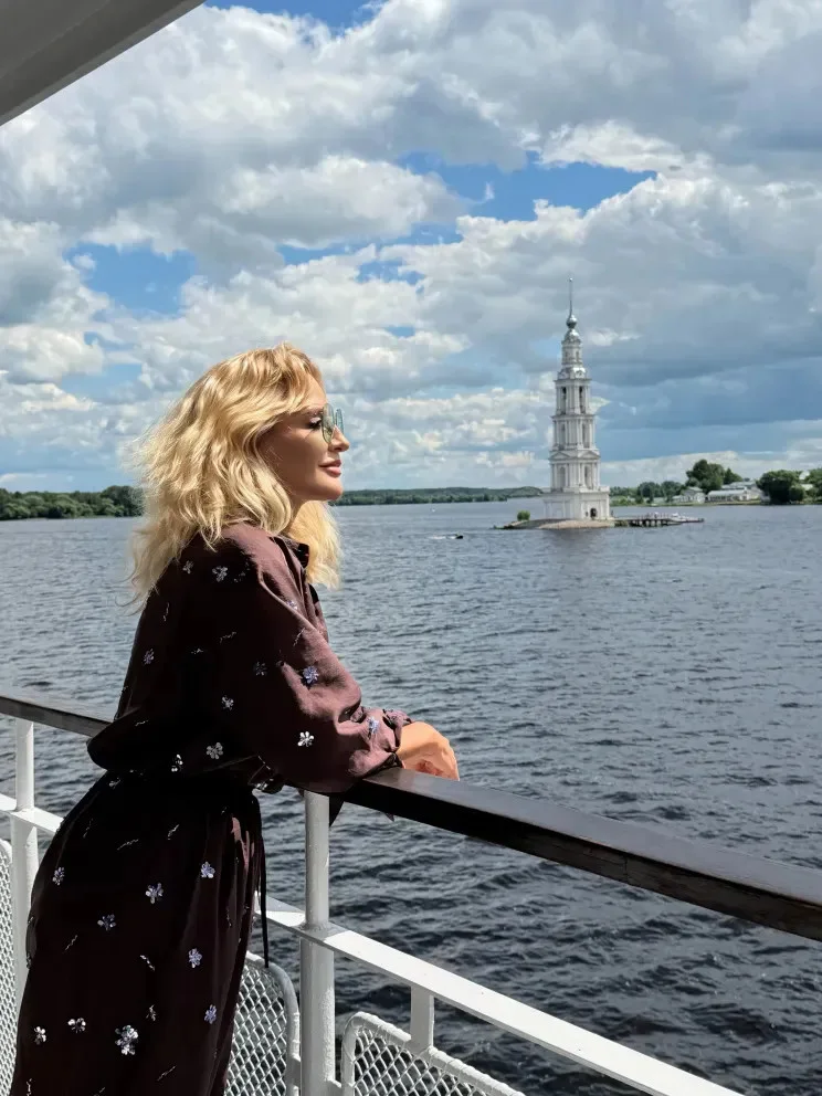 Российская роскошь: как прошел первый день «императорского круиза» Виктории Шеляговой Виктория Шелягова, круиз, Волга, светская хроника