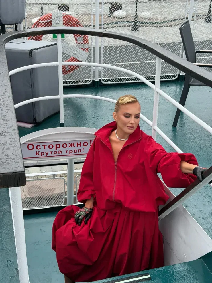 Российская роскошь: как прошел первый день «императорского круиза» Виктории Шеляговой Виктория Шелягова, круиз, Волга, светская хроника