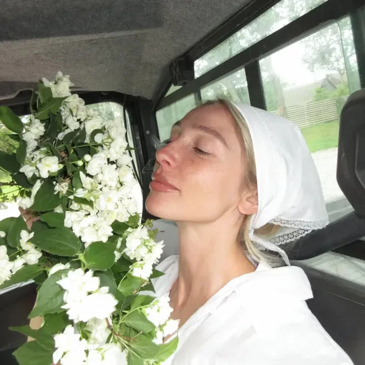 «Ах, как же я люблю!»: Ивлеева показала мужа и новые фото в бикини Настя Ивлеева, Филипп Бегак, знаменитости, отдых, деревня