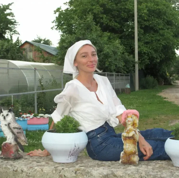 «Ах, как же я люблю!»: Ивлеева показала мужа и новые фото в бикини Настя Ивлеева, Филипп Бегак, знаменитости, отдых, деревня