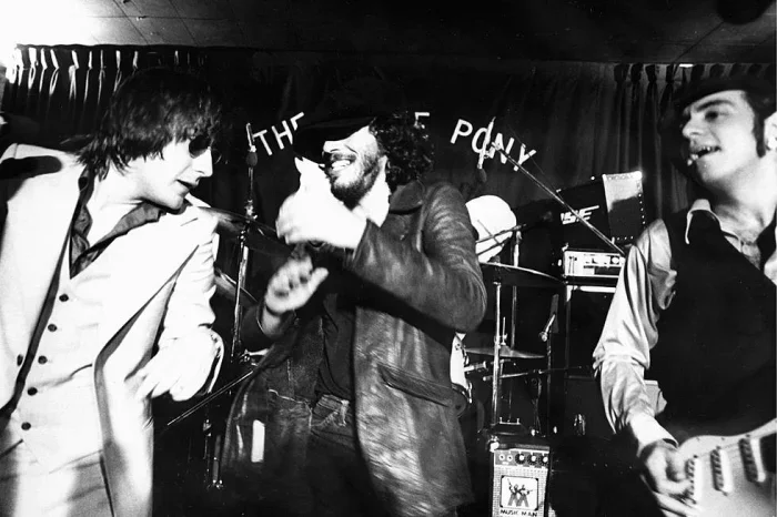 25 рок-легенд 1976 года: их слава и жизнь сегодня рок-музыка, история, 1976, легенды, AC/DC, Aerosmith, Fleetwood Mac, Eagles, Kiss