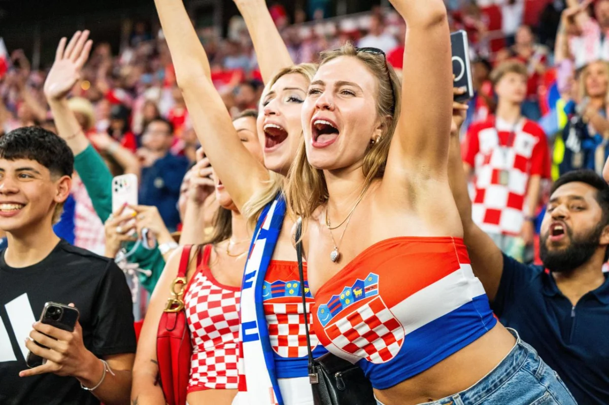 Пылкие фанатки: подборка самых горячих болельщиц ЧМ-2026 Пылкие фанатки: подборка самых горячих болельщиц ЧМ-2026 болельщицы, ЧМ-2026, футбол, девушки, фото, подборка