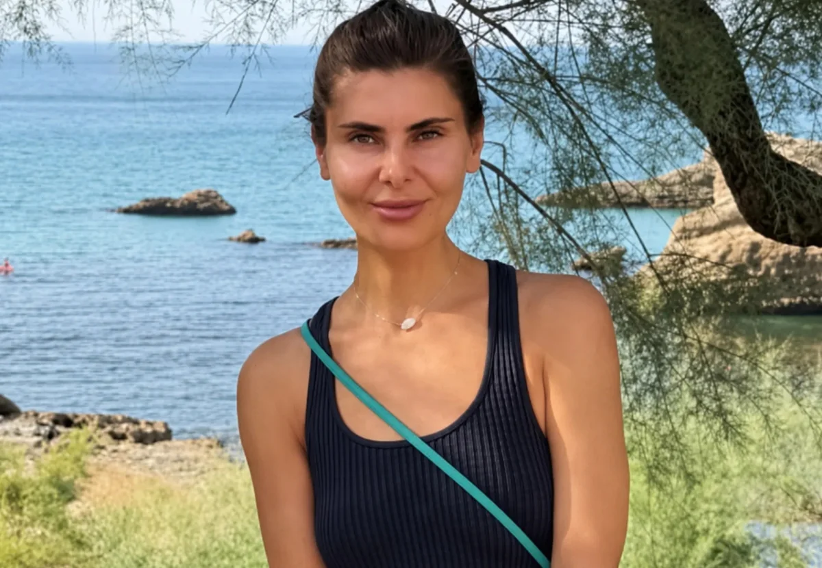 Отдых в Биаррице: Надежда Оболенцева показала курортные снимки