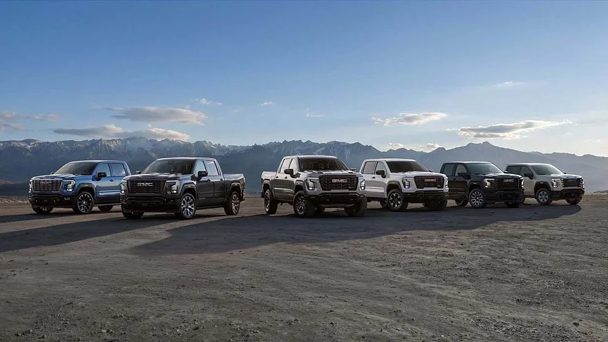 Новый GMC Sierra 1500: моторная гамма и салон с тремя экранами