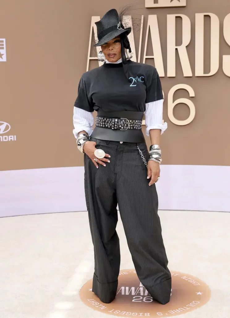 Золотая ночь в Лос-Анджелесе: кто стал триумфатором BET Awards BET Awards, Знаменитости, Светская хроника, Музыка