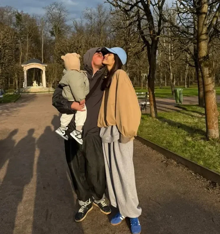 «Моя любовь!»: Александр Петров растрогал сеть редкими фото с женой и сыном Александр Петров, Виктория Петрова, день рождения, семья, актёр, личное, фото