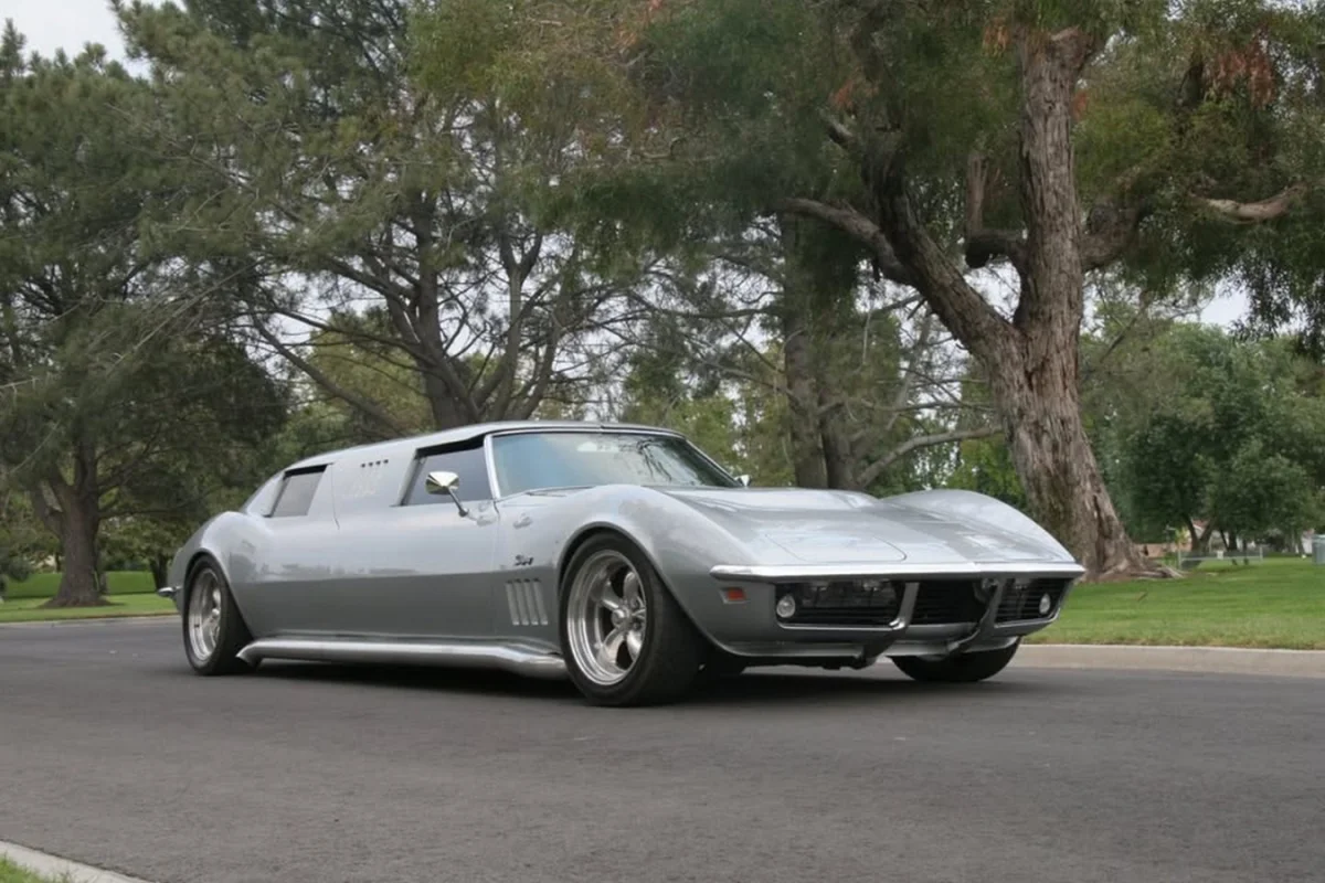 Культовый Corvette превратили в четырехдверный лимузин: как выглядит результат Chevrolet Corvette, лимузин, тюнинг, авто, США, ретро, кастом