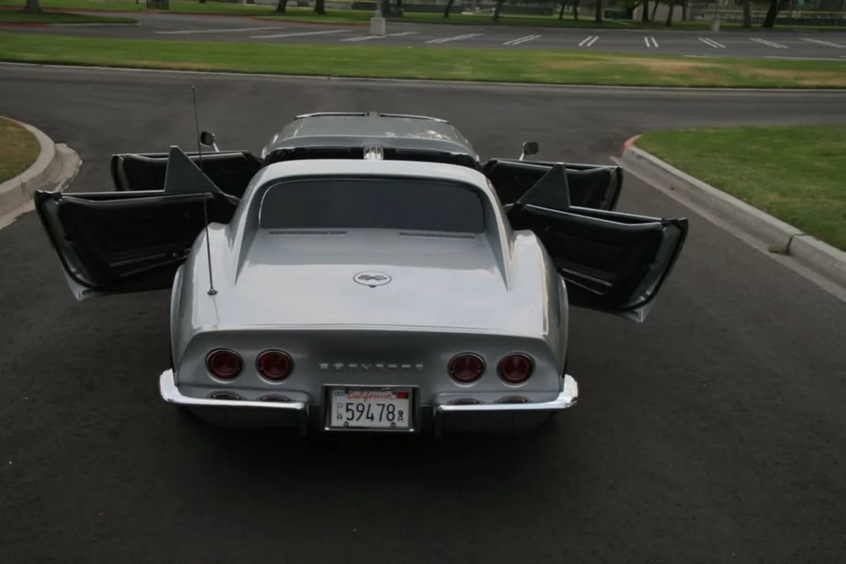 Культовый Corvette превратили в четырехдверный лимузин: как выглядит результат Chevrolet Corvette, лимузин, тюнинг, авто, США, ретро, кастом