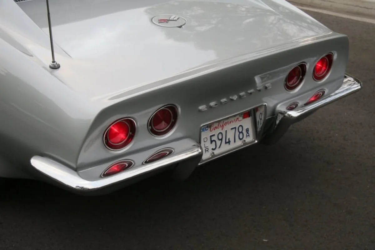Культовый Corvette превратили в четырехдверный лимузин: как выглядит результат Chevrolet Corvette, лимузин, тюнинг, авто, США, ретро, кастом