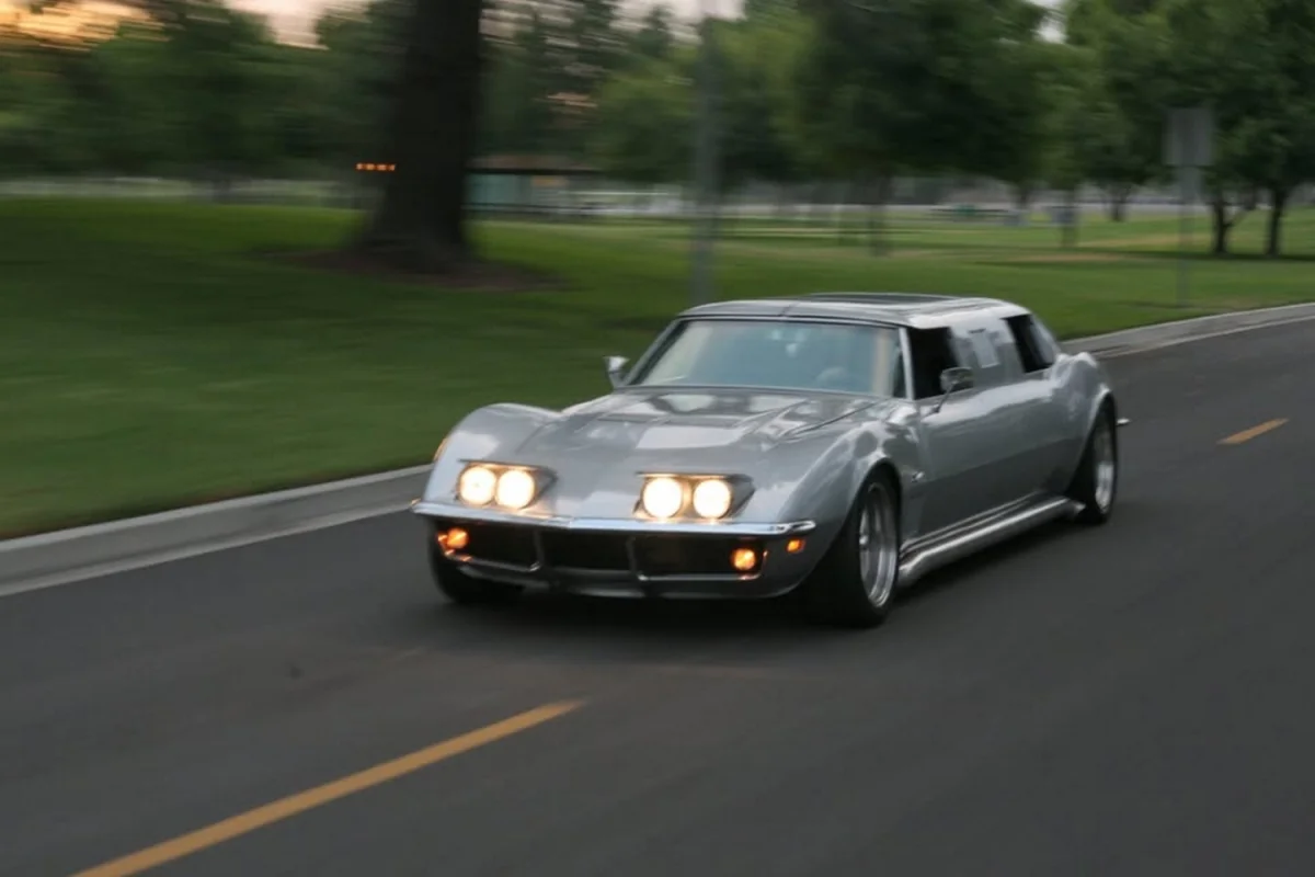 Культовый Corvette превратили в четырехдверный лимузин: как выглядит результат Chevrolet Corvette, лимузин, тюнинг, авто, США, ретро, кастом
