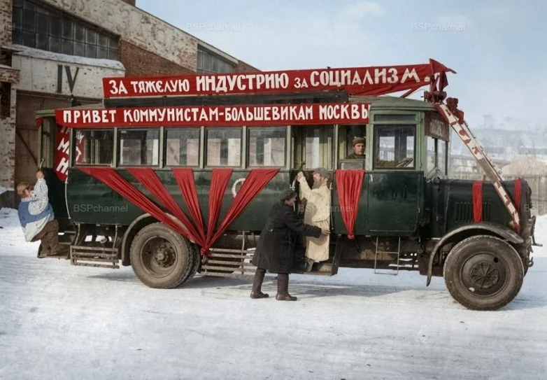 Как жили в СССР 100 лет назад: 25 цветных фото эпохи перемен СССР, 1920-е, история, фото, НЭП, агитация, быт, аэровагон, Сухаревка, физкультурники