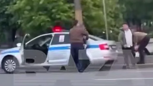 Две взятки за пару минут: как оперативники поймали инспекторов ДПС в Москве