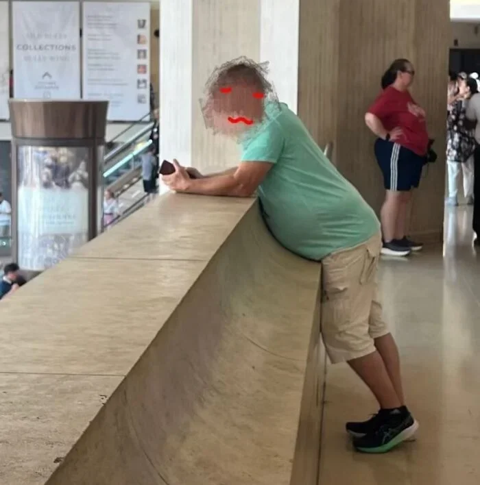Мир сошёлся: 18 случайных кадров, которые выглядят как постановка