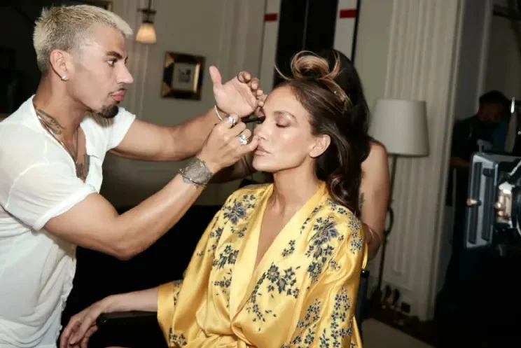 Смелый образ Дженнифер Лопес на показе Zuhair Murad: белый жакет без белья и бриллианты Дженнифер Лопес, мода, Неделя высокой моды, Zuhair Murad, Париж, знаменитости, стиль