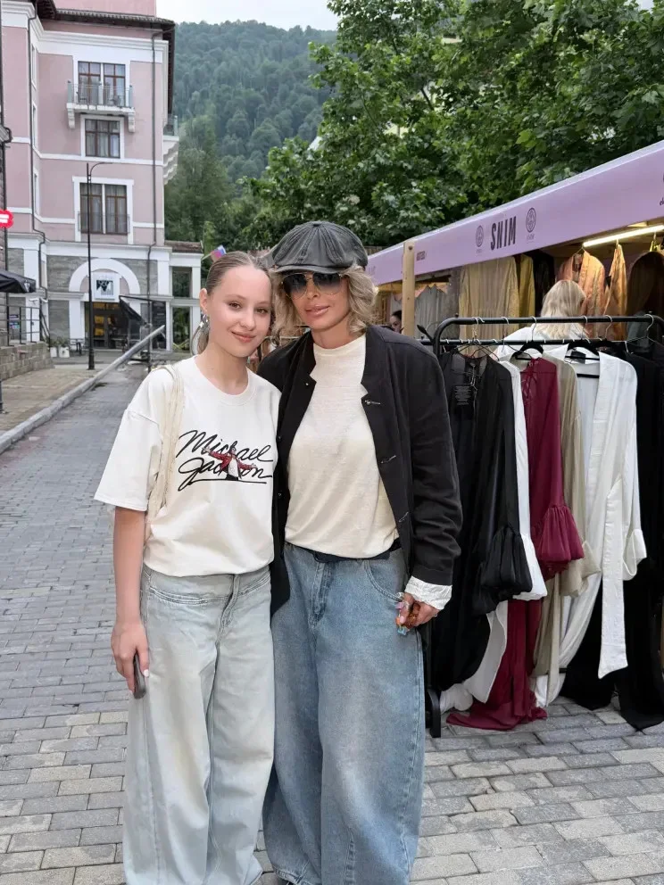 Семейный выход: звезды на фестивале Агутина в Сочи Семейный выход: звезды на фестивале Агутина в Сочи Анастасия Калманович, Люся Чеботина, Наталья Подольская, Владимир Пресняков, Леонид Агутин, фестиваль, Сочи