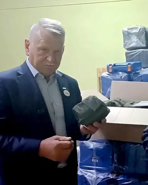 «Не все мы подлы»: польский политик отправил гумпомощь русским бойцам