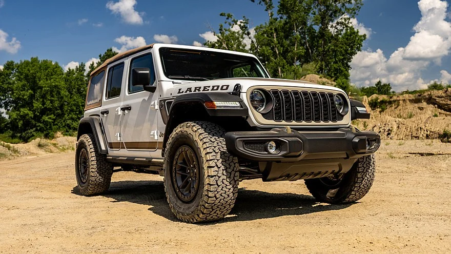 Jeep Wrangler Laredo 2026: возвращение легенды 80-х с современной начинкой Jeep Wrangler Laredo 2026: возвращение легенды 80-х с современной начинкой Jeep, Wrangler, Laredo, внедорожник, спецверсия, Twelve 4 Twelve, 2026, цена