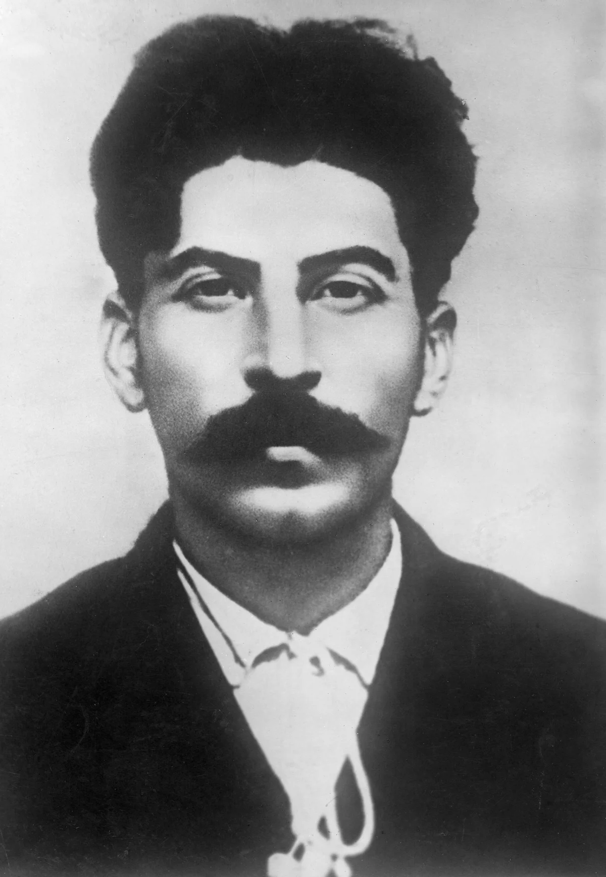 Каким был молодой Сталин: 15 редких фото, о которых молчат учебники истории Каким был молодой Сталин: 15 редких фото, о которых молчат учебники истории Сталин, история, ретро-фото, СССР, революция