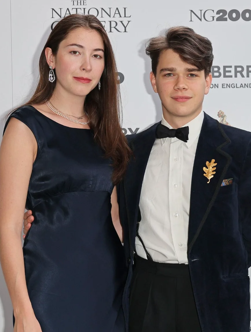 Керамика вместо бриллиантов: внучатый племянник королевы объявил о помолвке королевская семья, помолвка, Самюэль Чатто, Элеанор Эксерджян, Великобритания, Елизавета II