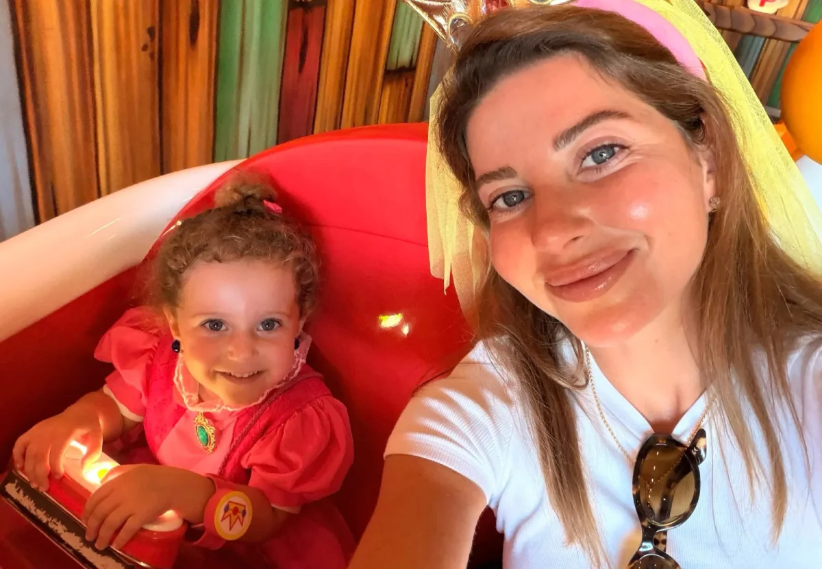 Юдашкина отметила 4-летие дочери в парке аттракционов во Флориде Галина Юдашкина, день рождения, дети, знаменитости, США