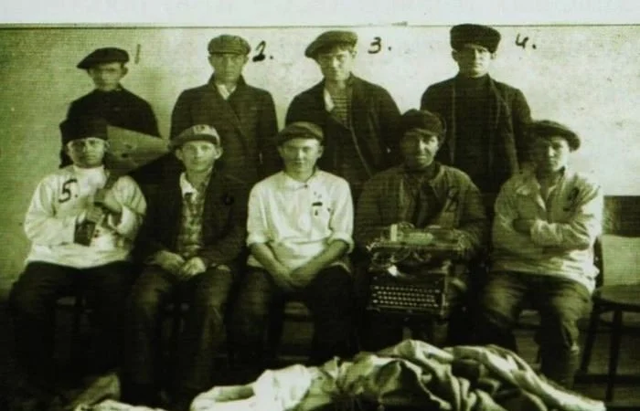 Преступный синдикат войны: как бандиты грабили и убивали в тылу, пока страна воевала Преступный синдикат войны: как бандиты грабили и убивали в тылу, пока страна воевала Великая Отечественная война, бандитизм, НКВД, история СССР, криминал, блокада Ленинграда, дезертиры, ОПГ