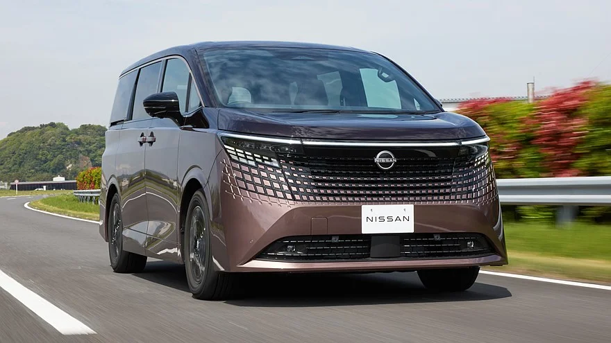 Nissan Elgrand 4: официальный дебют и прайс-лист