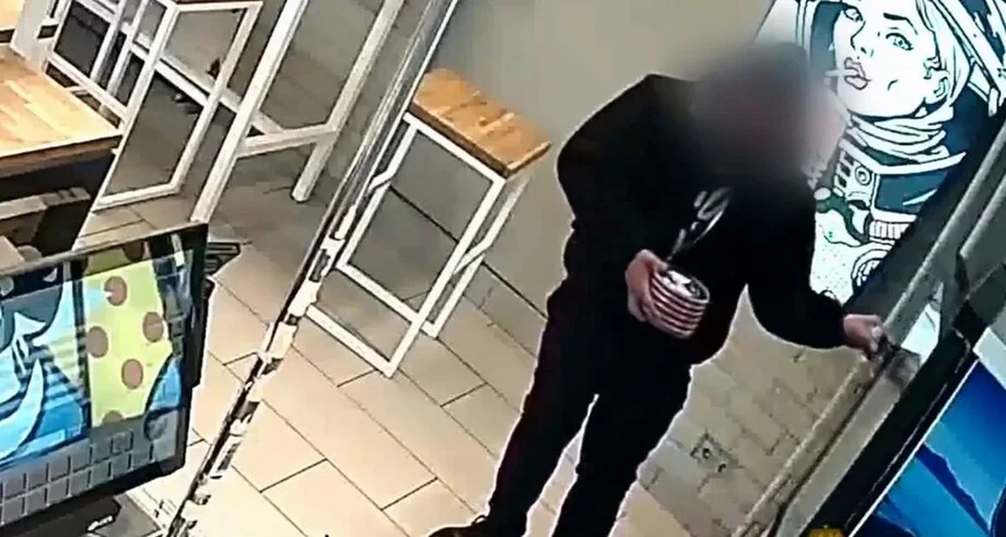 Охотник за икрой: мужчина украл 34 банки и попался