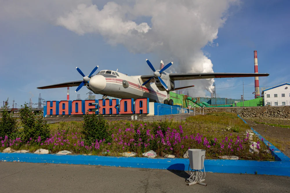 Загадки норильского неба: почему на памятнике Ан-12 нет «СССР» и странный номер