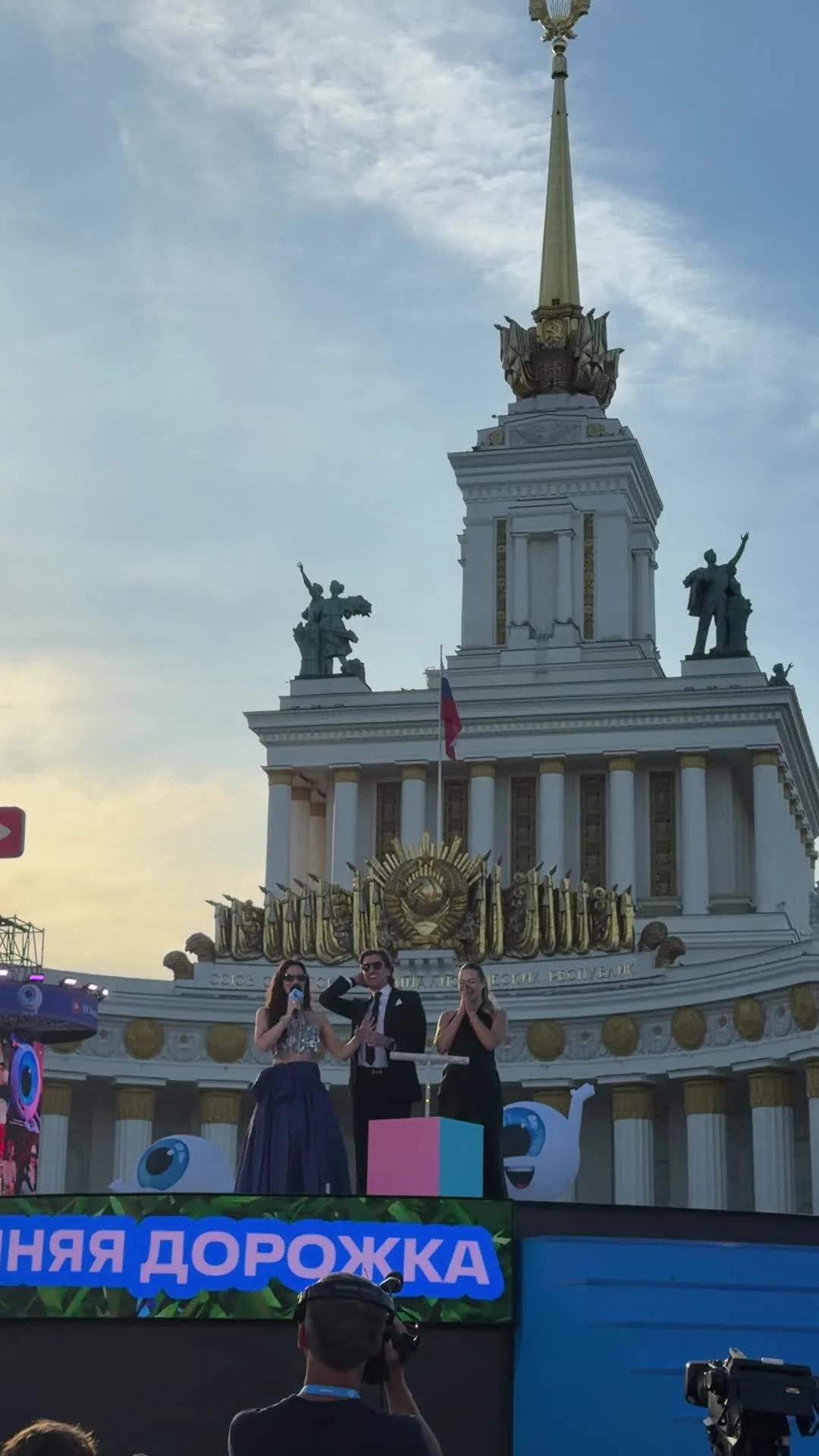 «Папа, с днем рождения» не услышал: Нигматуллин стал отцом в четвертый раз «Папа, с днем рождения» не услышал: Нигматуллин стал отцом в четвертый раз Нигматуллин, Сынча, VK Fest, гендер-пати, футболист, ребенок, дочь