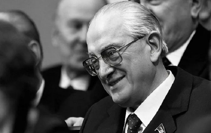 «Ювелир» из Кремля: как Андропов переписал свою биографию и стал хозяином СССР «Ювелир» из Кремля: как Андропов переписал свою биографию и стал хозяином СССР СССР, Андропов, история, политика, тайны