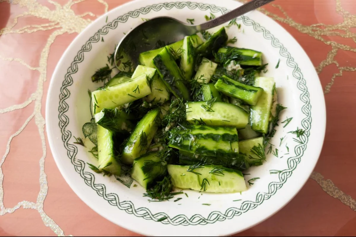 Хрустящие малосольные огурцы: 3 рецепта на любой вкус малосольные огурцы, рецепты, кулинария, закуска, быстро, вкусно